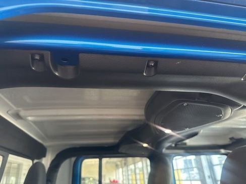 Used 2025 Jeep Gladiator Sport AWD/4WD image 15