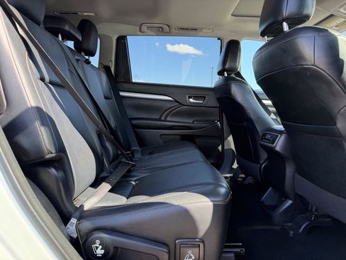 Used 2017 Toyota Highlander SE AWD/4WD image 12