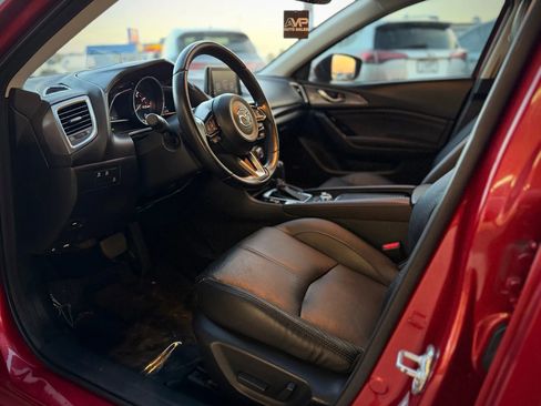 Used 2018 MAZDA MAZDA3 Grand Touring w/ Premium Equipment Package image 10