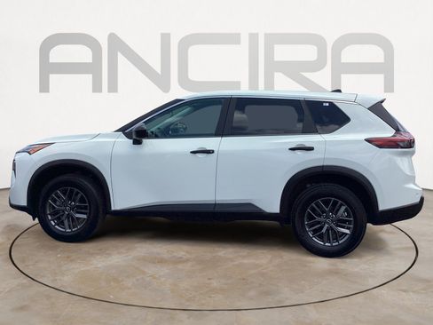 Used 2024 Nissan Rogue S FWD image 11