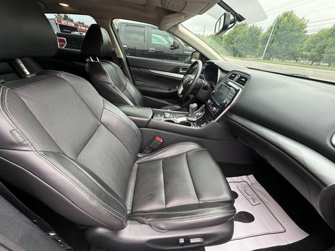 Used 2017 Nissan Maxima 3.5 SL FWD image 10