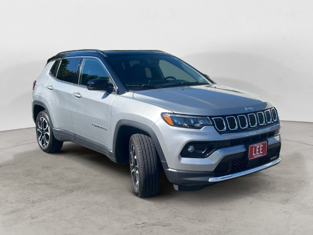 Used 2024 Jeep Compass Limited w/ Sun and Sound Group AWD/4WD image 7