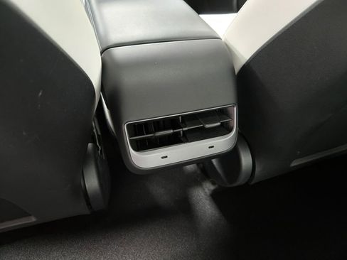 Used 2023 Tesla Model 3 Performance image 32