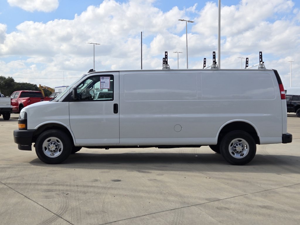 Used 2024 Chevrolet Express 3500 Extended RWD image 4