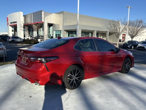 Certified 2022 Toyota Camry SE image 10