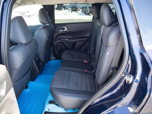 Used 2024 Mitsubishi Outlander SE image 21