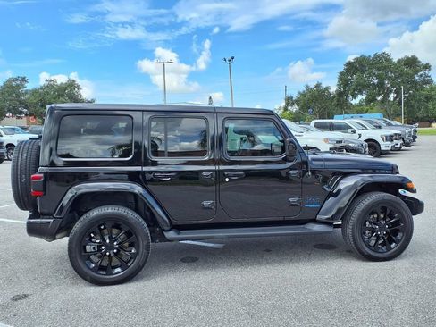 Used 2021 Jeep Wrangler Unlimited Sahara AWD/4WD image 8
