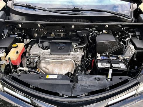 Used 2018 Toyota RAV4 LE image 13