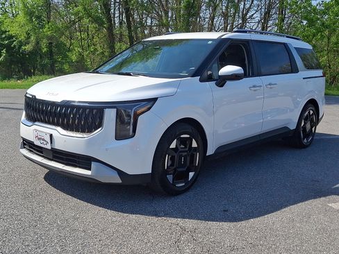 Used 2026 Kia Carnival EX image 3