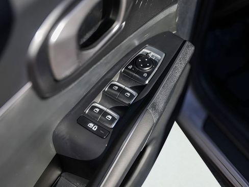 Used 2025 Kia Sorento S image 22