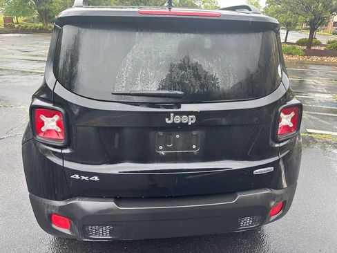 Used 2017 Jeep Renegade Latitude w/ Cold Weather Group AWD/4WD image 8