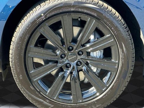 New 2026 Land Rover Range Rover Long Wheelbase SE AWD/4WD image 21