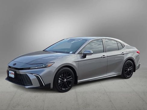 Certified 2025 Toyota Camry SE w/ Convenience Package FWD image 4