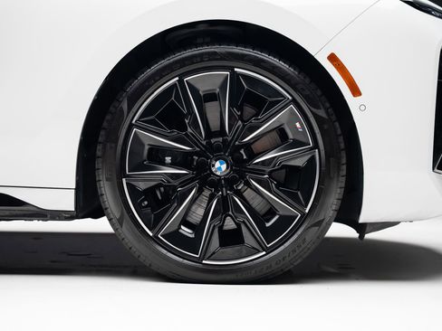 Used 2024 BMW 760i xDrive image 40