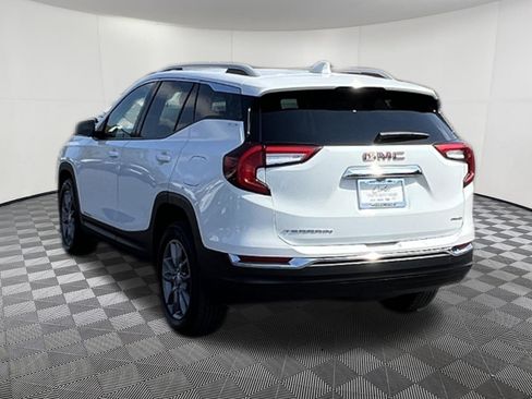 Used 2024 GMC Terrain SLT AWD/4WD image 4