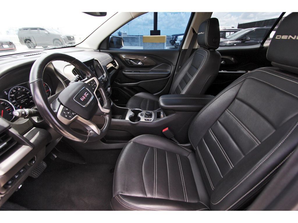 Used 2022 GMC Terrain Denali w/ Denali Premium Package AWD/4WD image 6