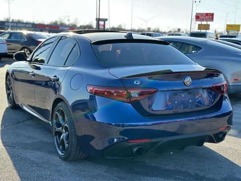 Used 2017 Alfa Romeo Giulia Ti w/ TI 19" Sport Package image 8