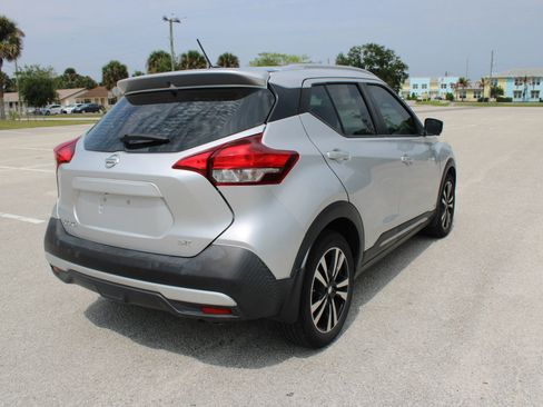 Used 2019 Nissan Kicks SR FWD image 18