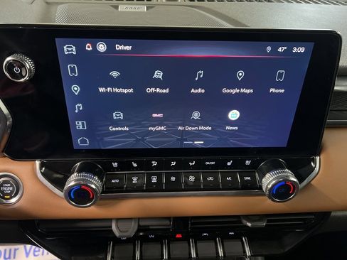 Used 2023 GMC Canyon AT4 w/ AT4 Premium Package image 9