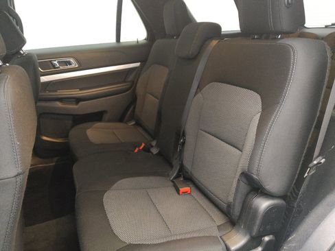 Used 2017 Ford Explorer XLT image 18
