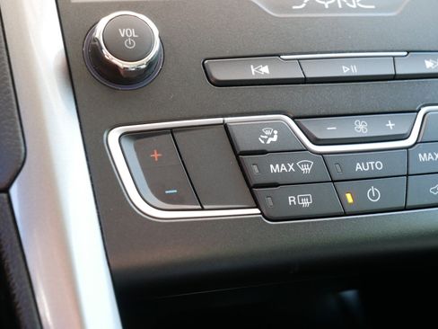Used 2019 Ford Fusion SE FWD image 33