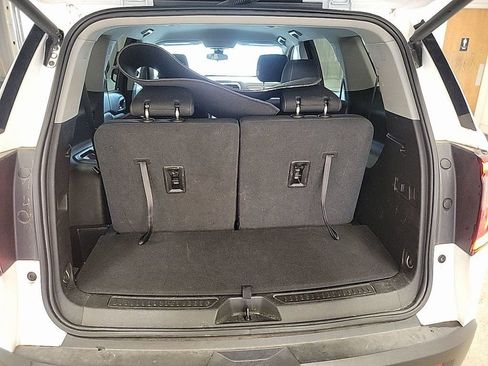 Used 2023 GMC Acadia SLE w/ Driver Convenience Package image 10