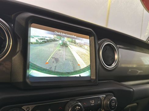 Used 2022 Jeep Wrangler Unlimited Sahara w/ Cold Weather Group image 24