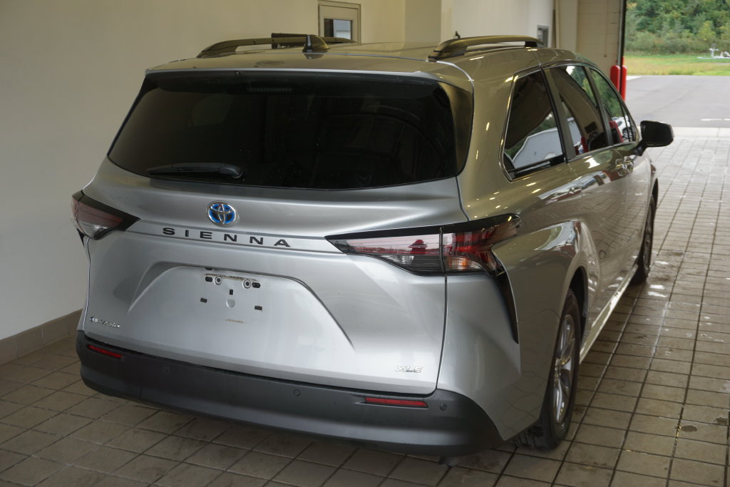 Used 2025 Toyota Sienna XLE w/ XLE Plus Package AWD/4WD image 15