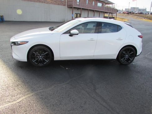 Used 2025 MAZDA MAZDA3 2.5 S Hatchback w/ Premium Pkg image 4