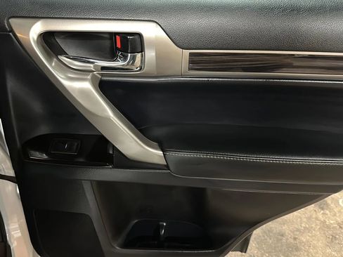 Used 2014 Lexus GX 460 image 17