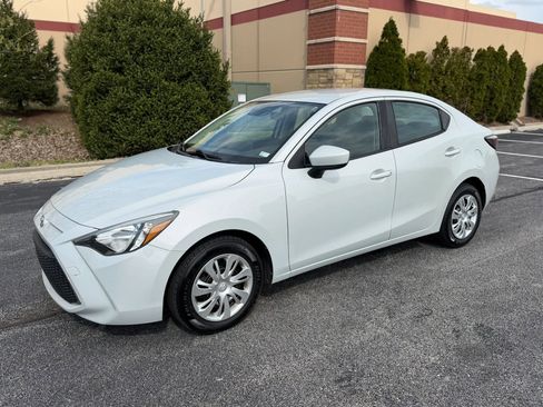 Used 2020 Toyota Yaris L image 1