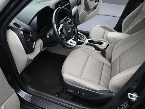 Used 2023 Kia Soul EX image 9