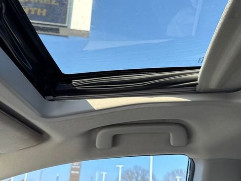 Used 2017 Toyota Sienna SE image 17