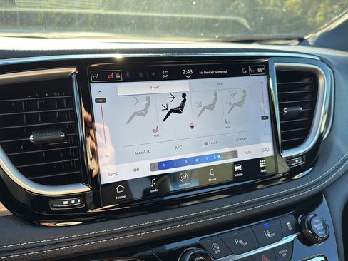 New 2026 Chrysler Pacifica Select w/ S Appearance Package image 19