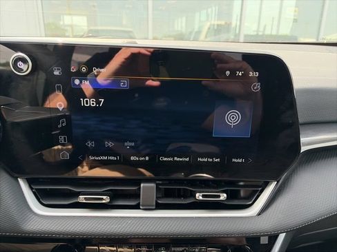Used 2026 Chevrolet Equinox LT FWD image 9