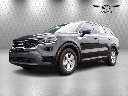 Used 2023 Kia Sorento LX image 1