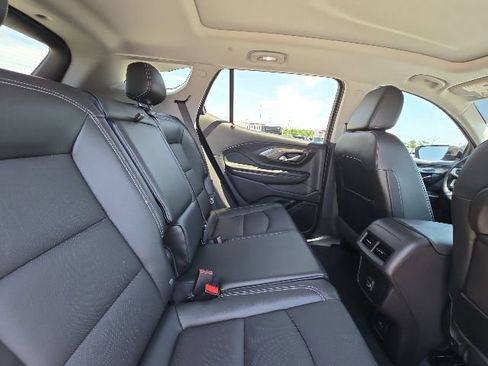 Used 2024 GMC Terrain SLT w/ Tech Package FWD image 15