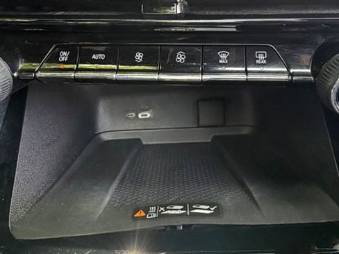 Used 2024 Chevrolet Traverse RS AWD/4WD image 39