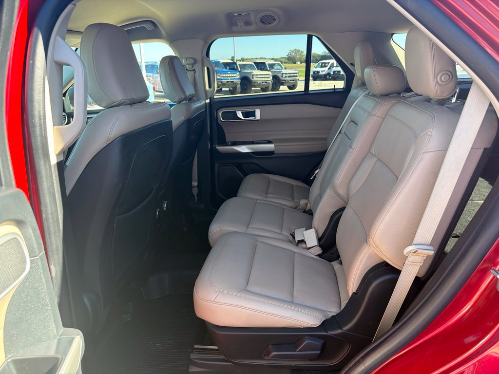 Used 2020 Ford Explorer XLT w/ Equipment Group 202A AWD/4WD image 31