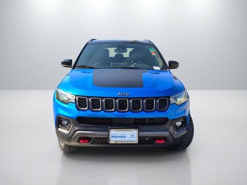 Used 2025 Jeep Compass Trailhawk AWD/4WD image 3