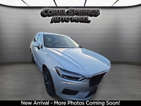 Used 2018 Volvo XC60 T6 Momentum w/ Convenience Package image 2