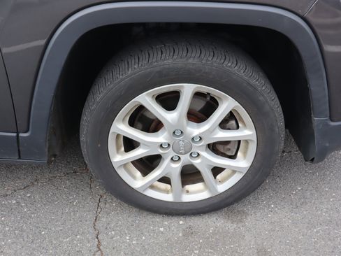 Used 2015 Jeep Cherokee Latitude w/ Cold Weather Group image 37