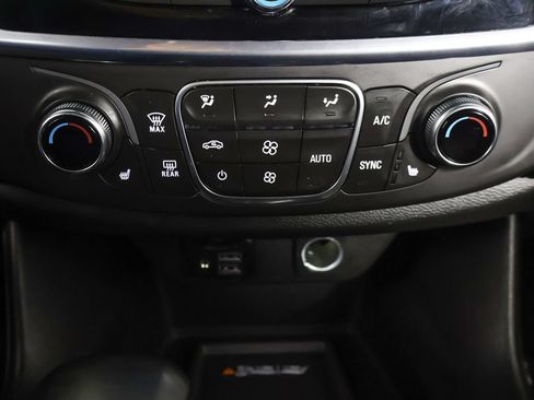 Used 2023 Chevrolet Traverse LT w/ LT Premium Package AWD/4WD image 54