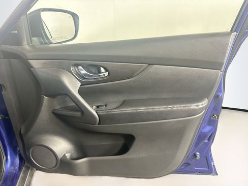 Used 2020 Nissan Rogue SV image 34