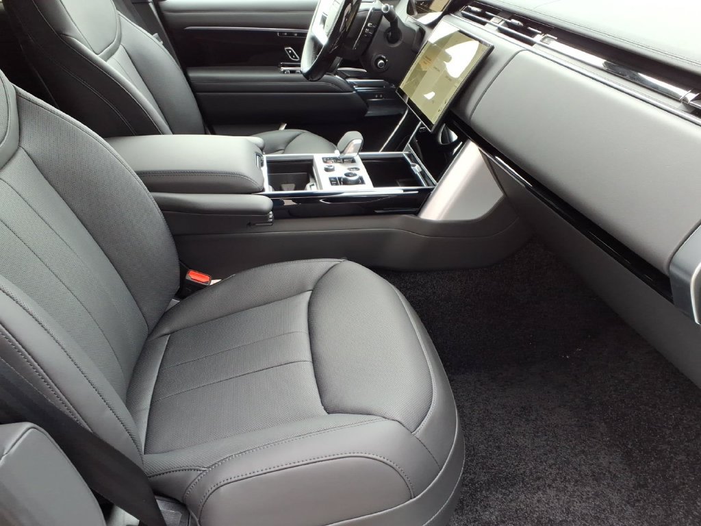 New 2027 Land Rover Range Rover Long Wheelbase SE AWD/4WD image 7