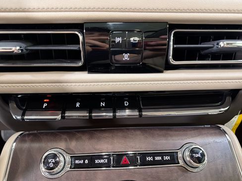 Used 2022 Lincoln Aviator Reserve w/ Equipment Group 201A RWD image 21