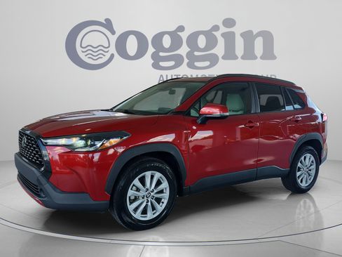 Used 2022 Toyota Corolla Cross LE w/ Moonroof Package FWD image 1