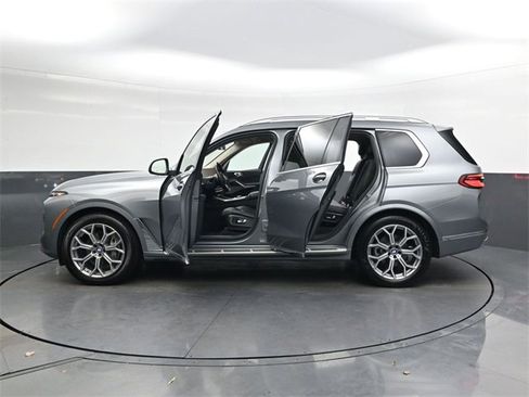 Used 2024 BMW X7 xDrive40i image 31