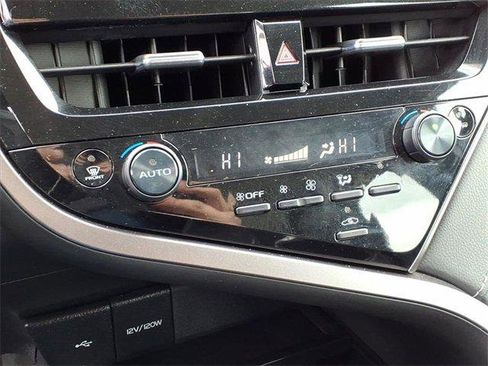 Used 2023 Toyota Camry SE image 14