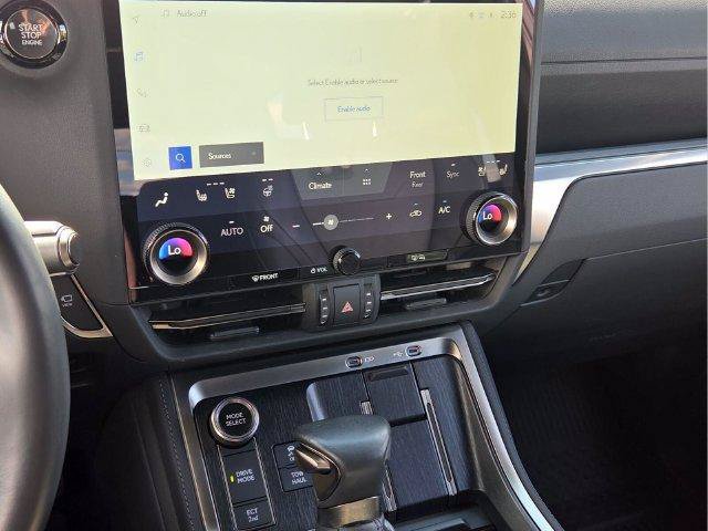 Used 2024 Lexus GX 550 w/ Accessory Package (2T) AWD/4WD image 27